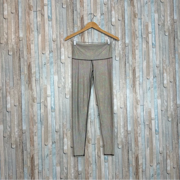 Teeki S White Snake Opal Hot Pants Tight Leggings Recycled PET Yoga Athletic - Picture 2 of 7